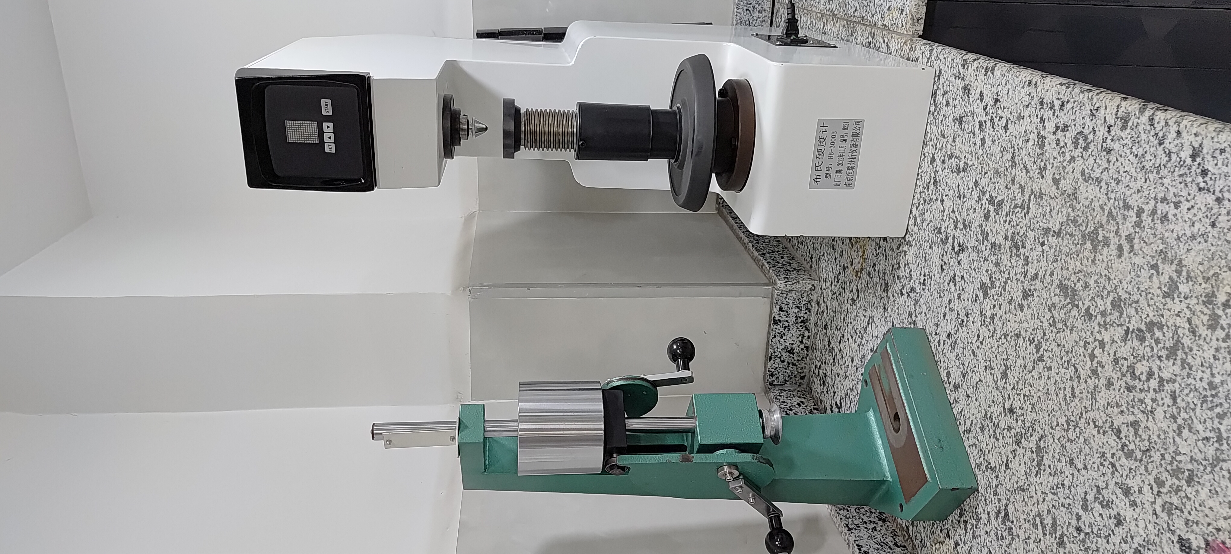 Laboratoire de fonderie GRALCOME - Spectromètre et analyse chimique